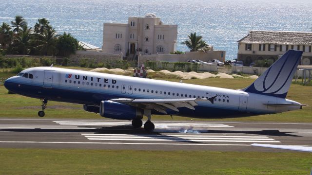 Airbus A320 (N411UA)