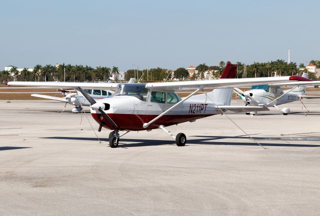 Cessna Skyhawk (N211PT)