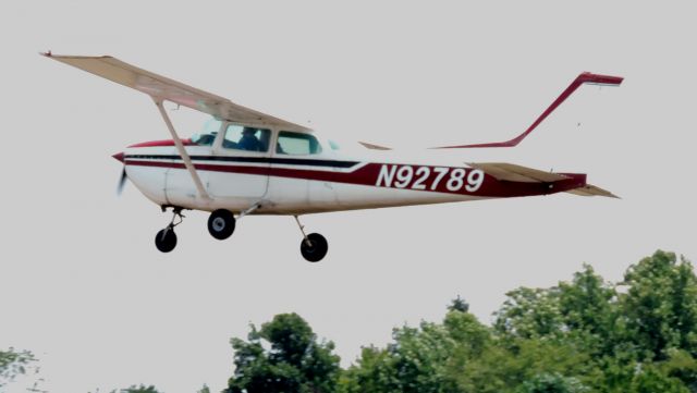 Cessna Skyhawk (N92789) - This 1973 Cessna Skyhawk after take off, summer 2019.