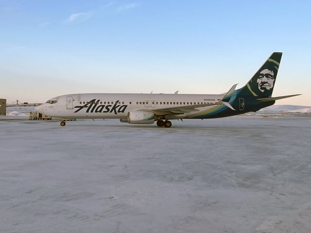 Boeing 737-800 (N586AS) - 6 FEB 2022.