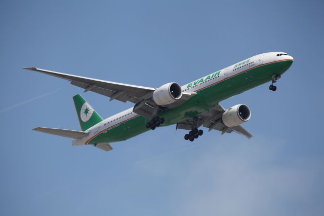 BOEING 777-300 (B-16705) - ON FINAL