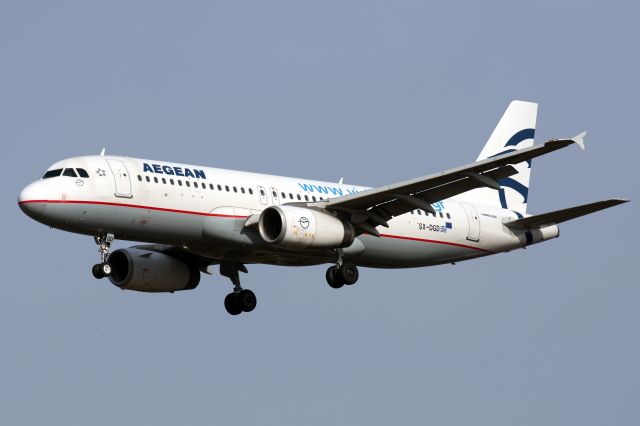 Airbus A320 (SX-DGD)