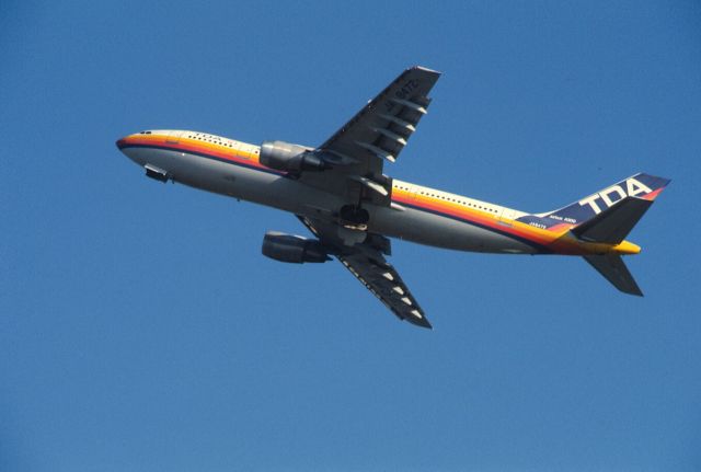 JA8472 — - Departure at Tokyo-Haneda Intl Airport Rwy04 on 1985/10/27