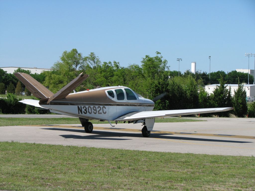 Beechcraft 35 Bonanza (N3092C)