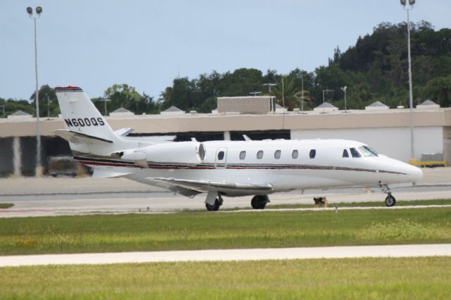 Cessna Citation Excel/XLS (N600QS) - ExecJet Flight 600 (N600QS) taxis at Sarasota-Bradenton International Airport