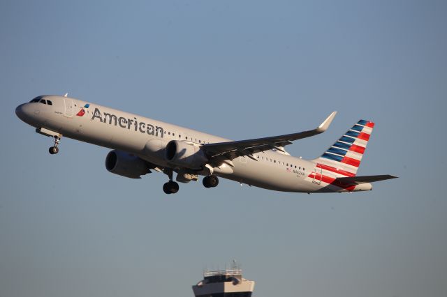 Airbus A321neo (N462AA)
