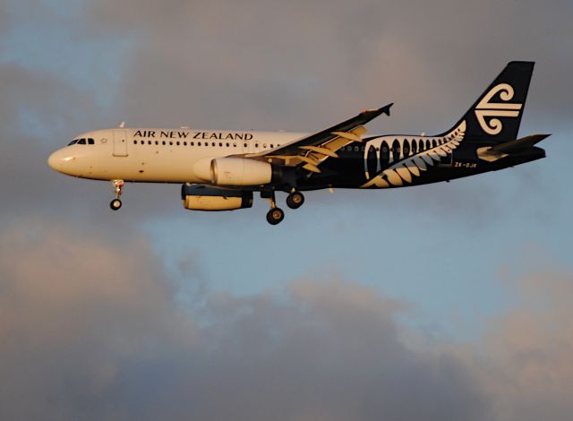 Airbus A320 (ZK-OJK)