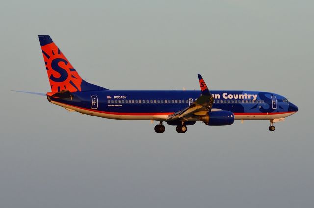 Boeing 737-800 (N804SY) - SunCountry - B737-800 - N804SY - Arriving KDFW 06/22/2013