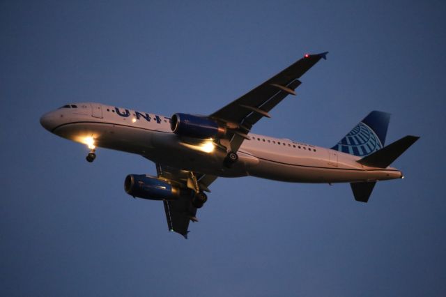 Airbus A320 (N470UA)