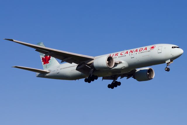 Boeing 777-200 (C-FIVK) - 777-200 Making her arrival to Toronto.br /br /Full Quality: a rel=nofollow href=http://cdn-www.airliners.net/aviation-photos/photos/4/0/7/2379704.jpghttp://cdn-www.airliners.net/aviation-photos/photos/4/0/7/2379704.jpg/a