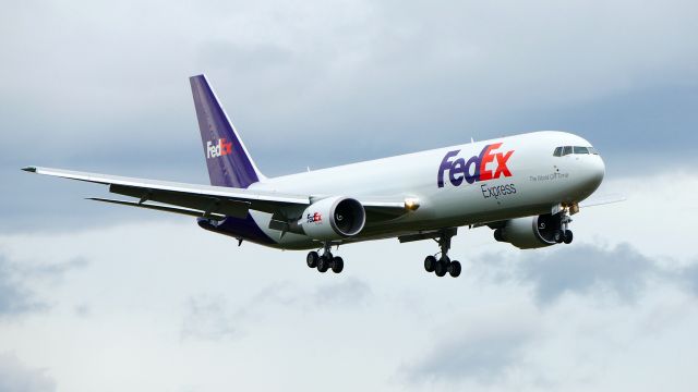 BOEING 767-300 (N187FE) - BOE644 on final to Rwy 16R to complete an EWA flight on 8.21.20. (B767-300F(ER) / ln 1217 / cn 63118).