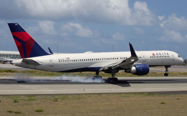 Boeing 757-200 (N6700)