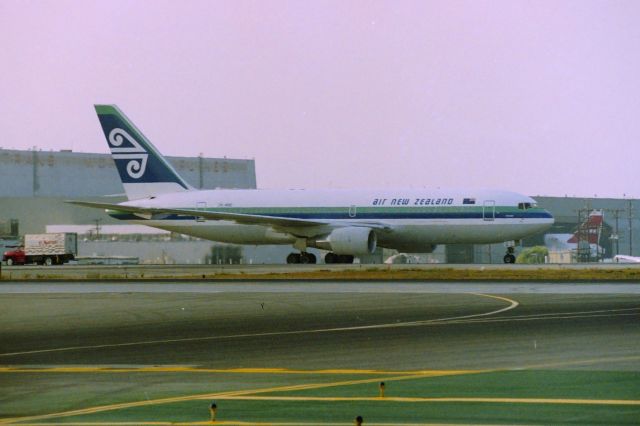 BOEING 767-200 (ZK-NBE) - KLAX - Air New Zealand 767-2 arriving at the TBT at Los Angeles. Circa March 1989-90 this Globe-trotting jet filmed from the old Imperial terminal parking lot with my crummy Lens (60-200mm) CN: 24150 LN: 239 delv new to ANZ Sept 1988 and flew with quite a few airlines, last Airline S7-SEZ with Air Seychelles through Apr 2009, this jet now broken up.