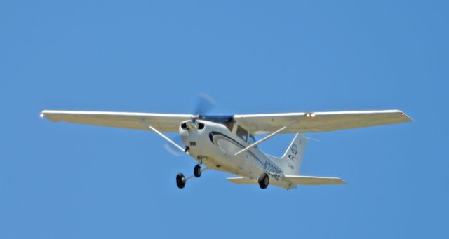 Cessna Skyhawk (N328ME) - Crosswind for 27 at carson City