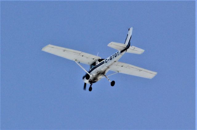 C-GTDT — - C-GTDT Cessna 152 Cargair Ltee survolant la ville de Lavaltrie QC. 14-03-2022 à 15:14