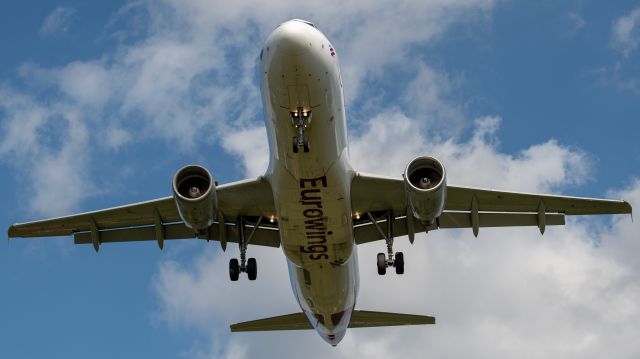 Airbus A320 (D-ABNK)