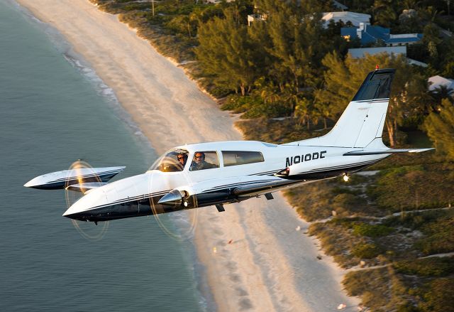 Cessna 310 (N919BF)