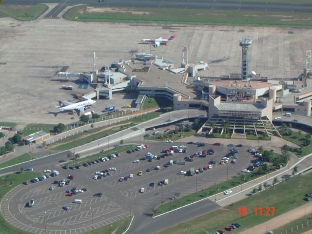 — — - SGAS, TAM Fokker 100, leaving to Holding point RWY 02.  Varig B737, in gate ·1.