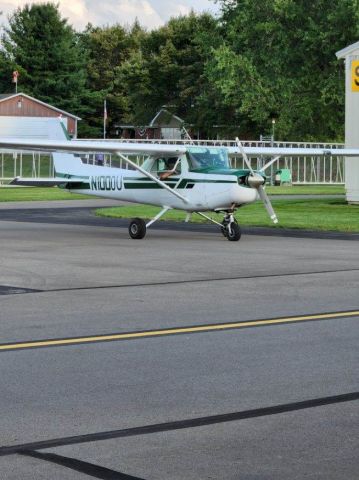 Cessna 152 (N1000U)