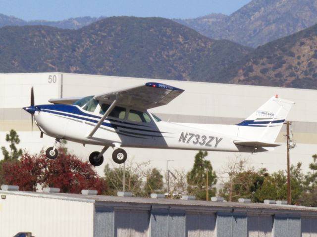 Cessna Skyhawk (N733ZY) - Taking off from RWY 26L 