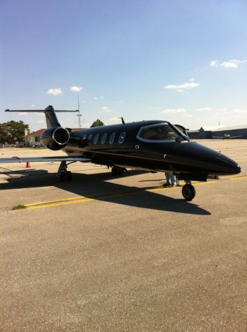 Learjet 31 (N351AC) - Dropping off a pax for Mother's Day - what a happy Mom!