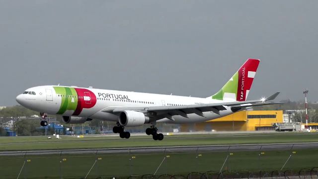 Airbus A330-200 (CS-TOL) - landing from Lisbon