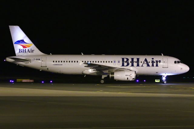 Airbus A320 (LZ-BHM)
