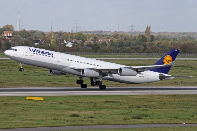 Airbus A340-300 (D-AIGT)