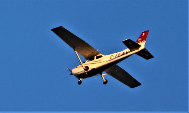 Cessna Skyhawk (C-FEWV) - C-FEWV Cessna Skyhawk 172-L Centre Pluridisciplinaire D'Aviation du Québec Inc. Survolant ls ville de Lavaltrie QC. Le 09-11-2022 à 16:00