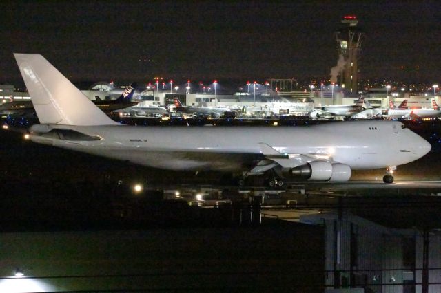 Boeing 747-400 (N445MC)