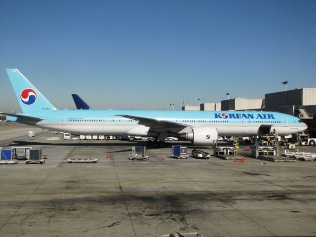 BOEING 777-300 (HL7783)