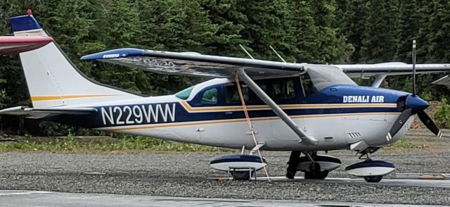 N229WW — - Stopped in on my way to Anchorage and shot these Cessnas