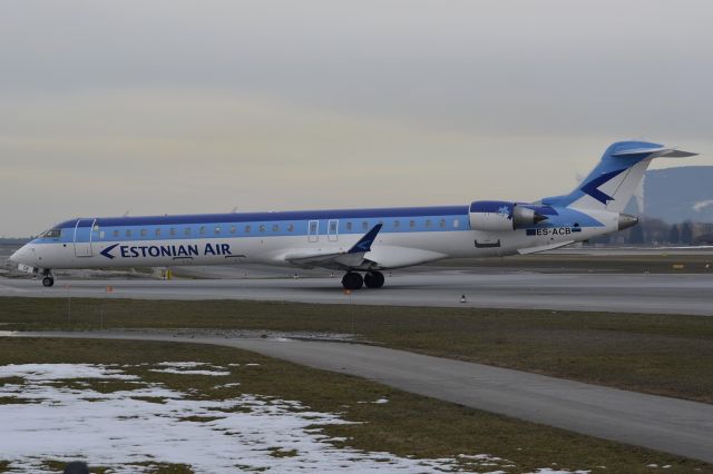 Canadair Regional Jet CRJ-900 (ES-ACB)