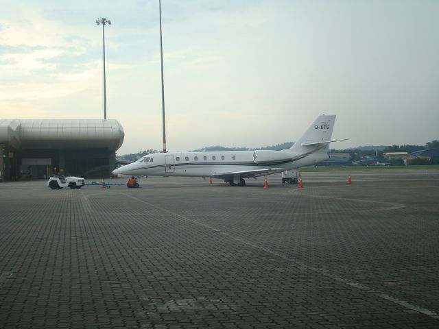 Cessna Citation Sovereign (B-KTS) - PUSHING BACK FOR DEPARTURE