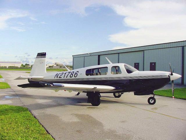 Mooney M-20 (N21786)