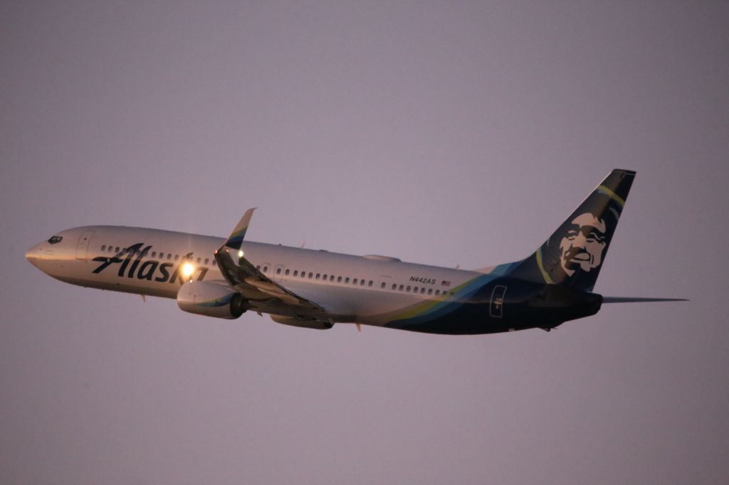 Boeing 737-900 (N442AS)