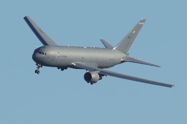 BOEING 767-200 (1846053) - 'PACK 81' from the New Hampshire ANG circling in on final approach