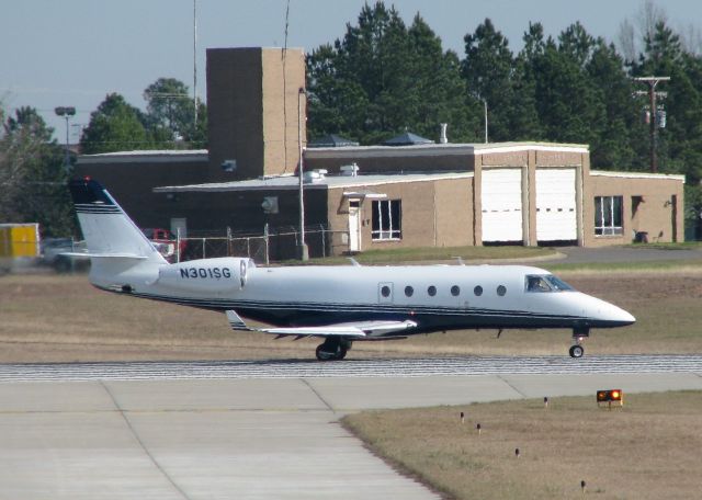 IAI Gulfstream G150 (N301SG) - About to take off from Shreveport Regional.