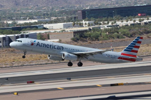 Airbus A321 (N537UW)