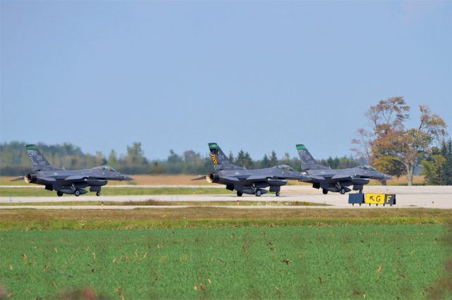 N90702 — - F16's from FS 112 Ohio ANG..90-702 on the right, centre is CO's aircraft, and 89-129 on the left at 2017 airshow