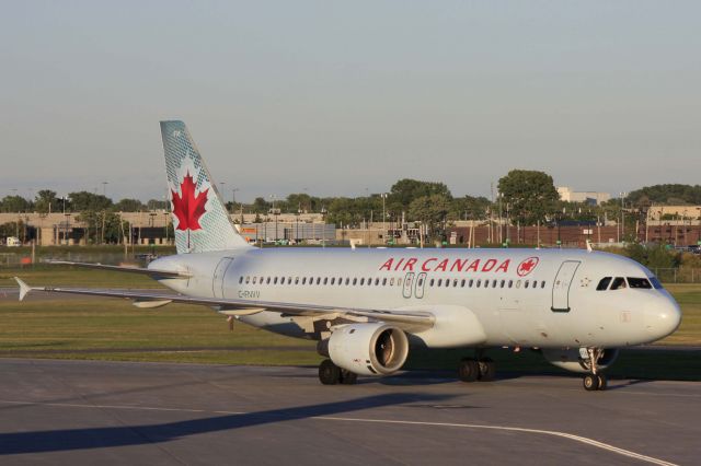 Airbus A320 (C-FNVV)