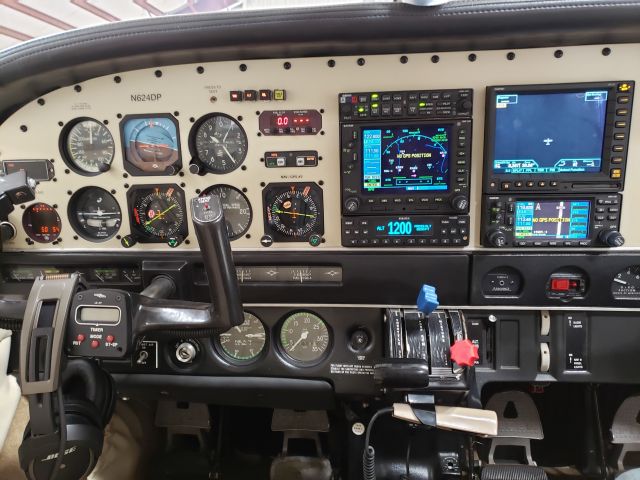 Piper Saratoga (N624DP) - Avionics of Piper Saratoga N624DP, based out of Angel Fire, NM