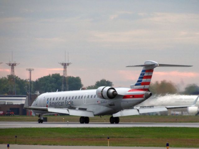 Canadair Regional Jet CRJ-700 (N539EA)