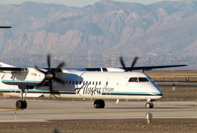 de Havilland Dash 8-400 (N410QX)