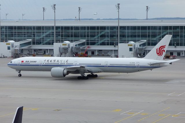 BOEING 777-300 (B-2089)