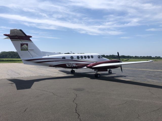 Beechcraft Super King Air 300 (N30ML)