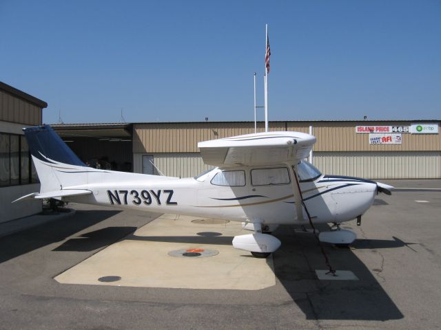 Cessna Skyhawk (N739YZ) - PARKED AT FULLERTON