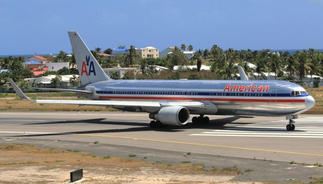 BOEING 767-300 (N397AN)