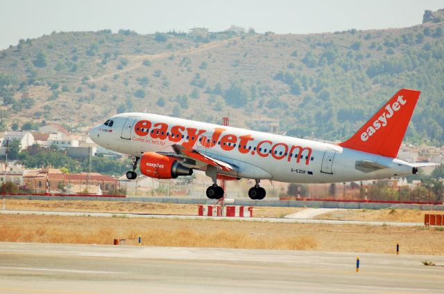 Airbus A319 (G-EZDF)