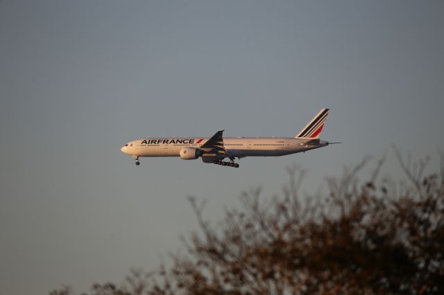 BOEING 777-300ER (F-GSQA)